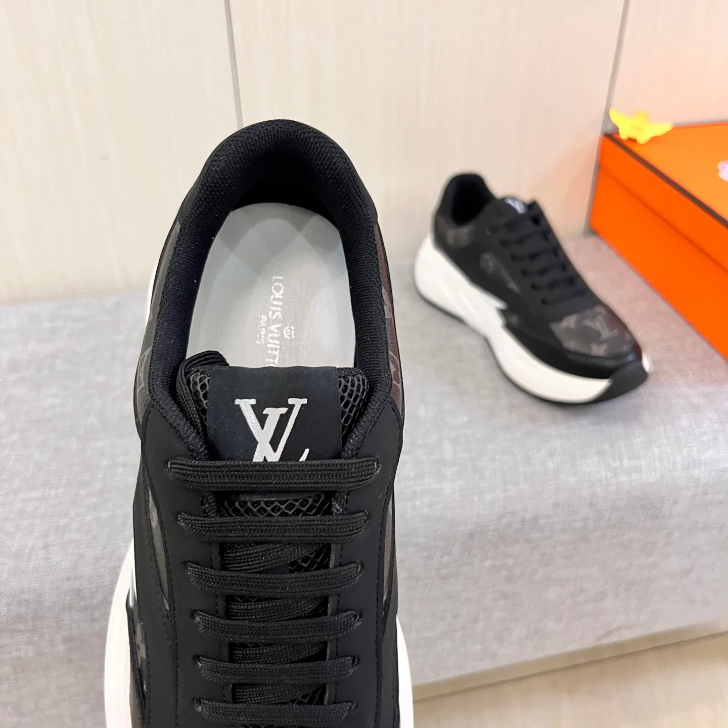 🚘🚘Factory batch 460 men's shoes💰[LV]🔥 Louis Vuitton, high-end men's shoes brand, official website 1:1 latest masterpiece: the upper is made of Italian imported first-layer cowhide with a comfortable and breathable lining➕original non-slip and wear-resistant outsole🔥, making walking more convenient and comfortable! An exclusive new model, a stunning work, a beautiful 1:1 replica [color] compared to the official quality! Create a fashionable personality to set off your uniqueness! A must-have for trendy men! Classic 🔥Size: 38-44 Color: 🔥 2⃣️colors available🔥.